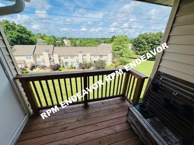 Building Photo - “Ballwin Beauty! Updated 2BR Condo with Bi...