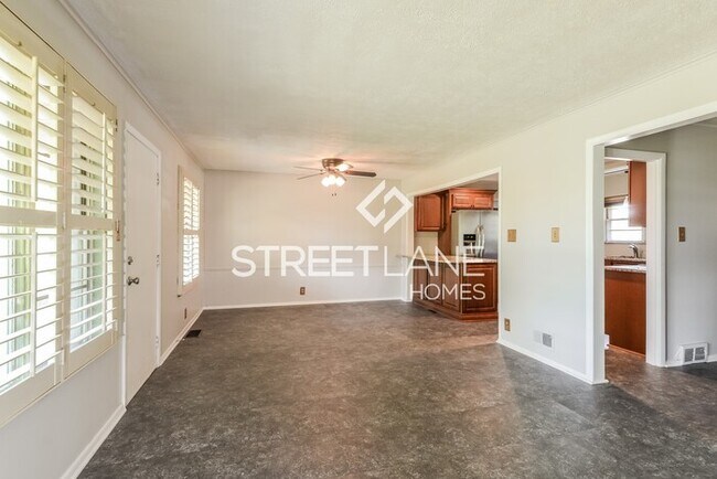 Building Photo - REDUCED!