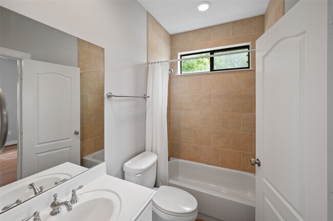 Building Photo - 1409 Rosedale St