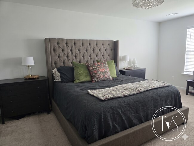Building Photo - RATE DROP ALERT (was $3300/month)!