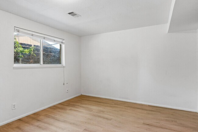 Building Photo - 6017 W Jefferson Pl
