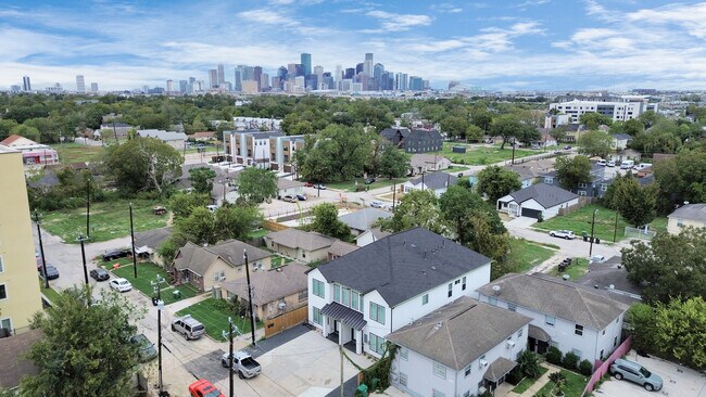 Building Photo - 3613 Rosalie St