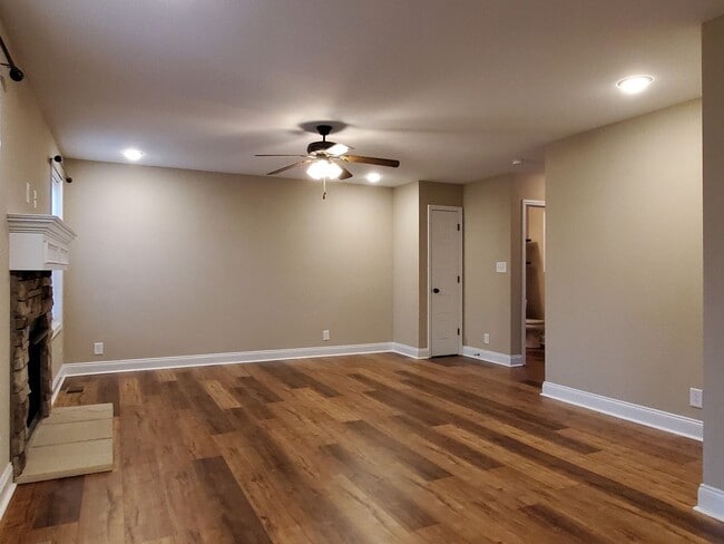 Building Photo - 843 Crestone Ln