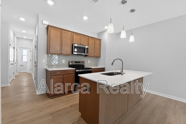 Building Photo - 2962 Sloan Dr