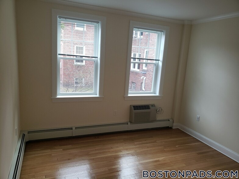 Building Photo - 34 Harris St