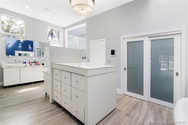 Building Photo - 8425 SW 58th St