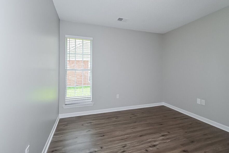 Building Photo - 10630 Pecan View Dr