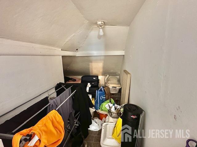 Building Photo - 121 Kossuth St