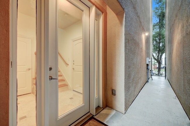 Building Photo - 1805 Arbor St