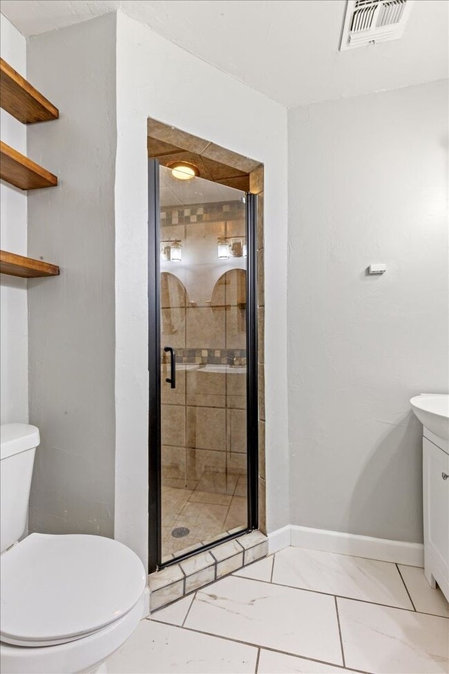 Building Photo - 6815 SW Fenwick- AVAILABLE NOW!