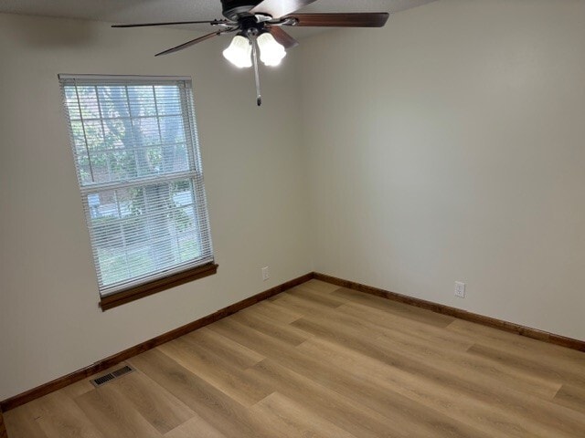 Building Photo - 1329 E 21st Ter