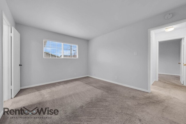 Building Photo - 2406 Kehoe Ave