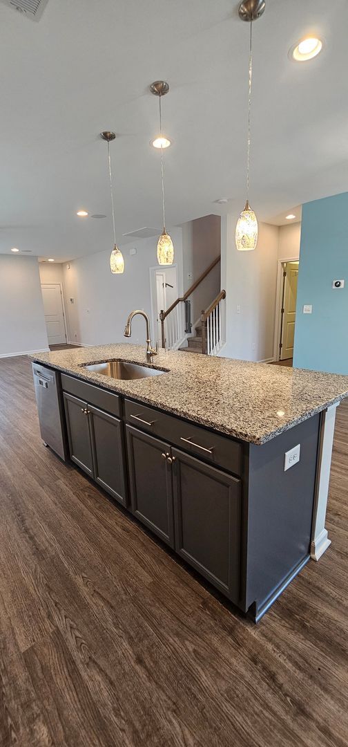 Building Photo - Live where charm meets convenience-Glenmoo...