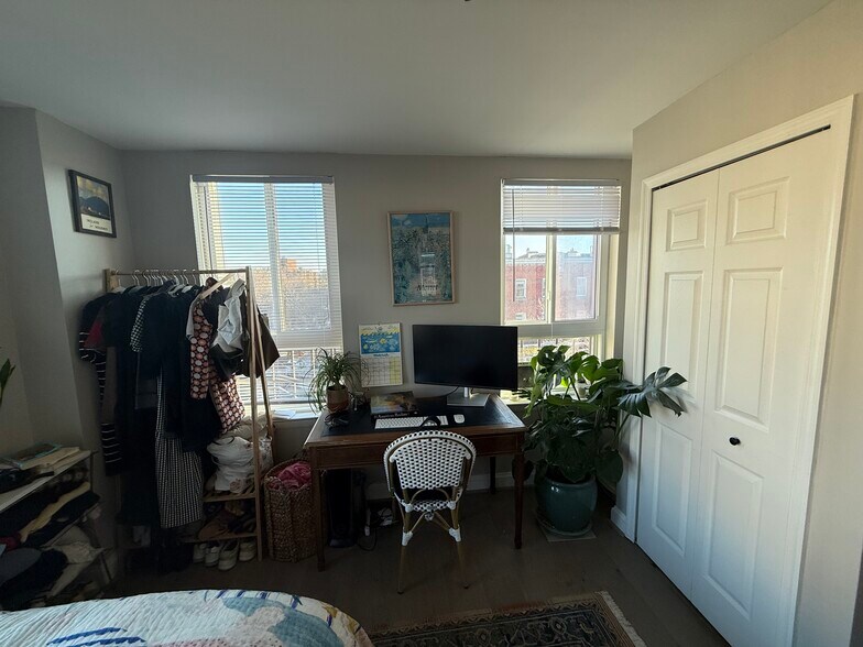 Building Photo - 1700 17th St NW