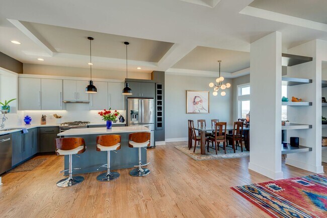 Building Photo - 4 Bedroom/3.5 Bath home overlooking the ci...
