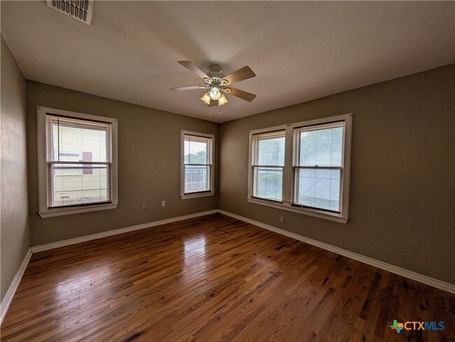 Building Photo - 1185 W Mill St