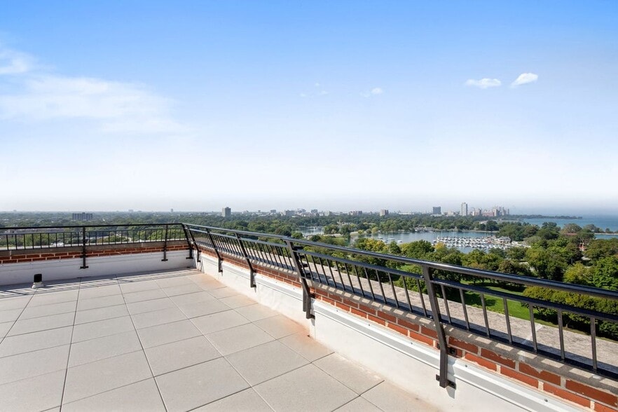 Building Photo - 2231 E 67th St