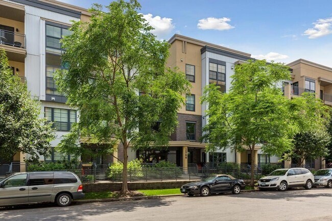 Building Photo - 2566 Ellis Ave