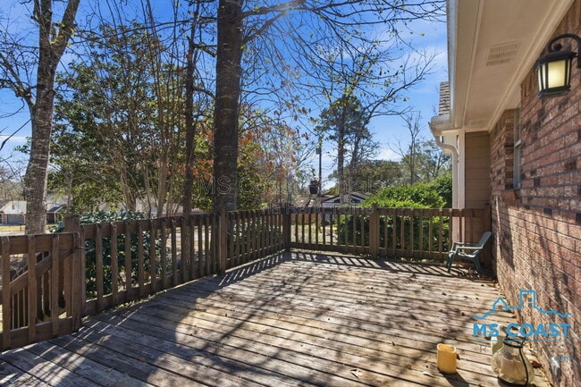 Building Photo - 880 Oio Pl