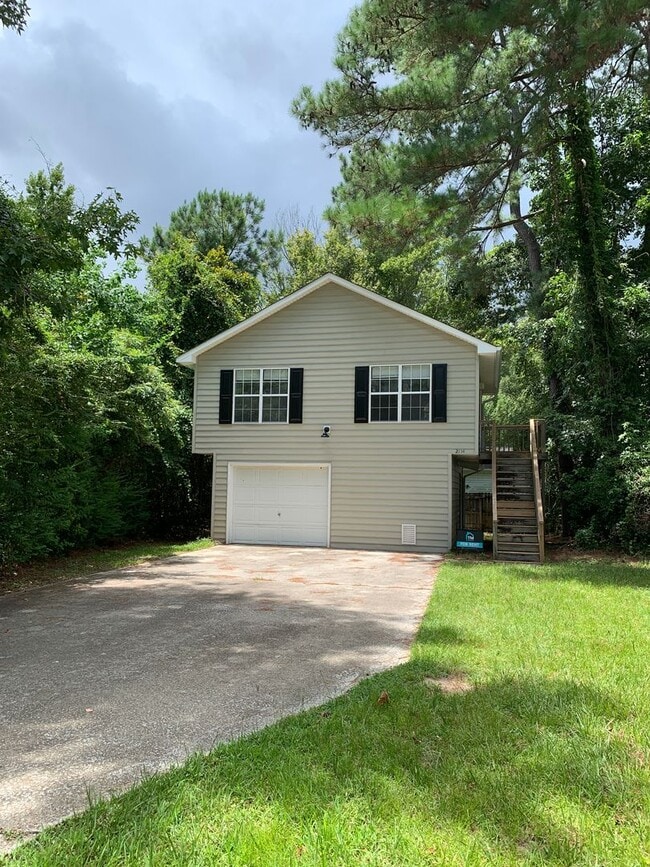 Building Photo - 2114 Wisteria Dr