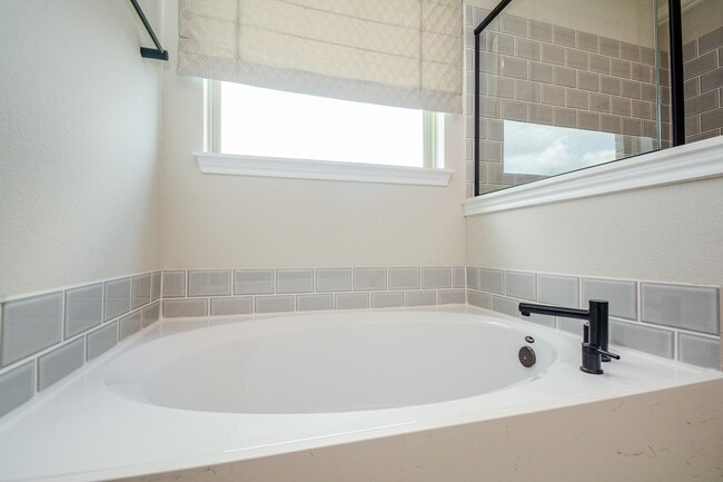 Building Photo - 108 Summer Pool Ct