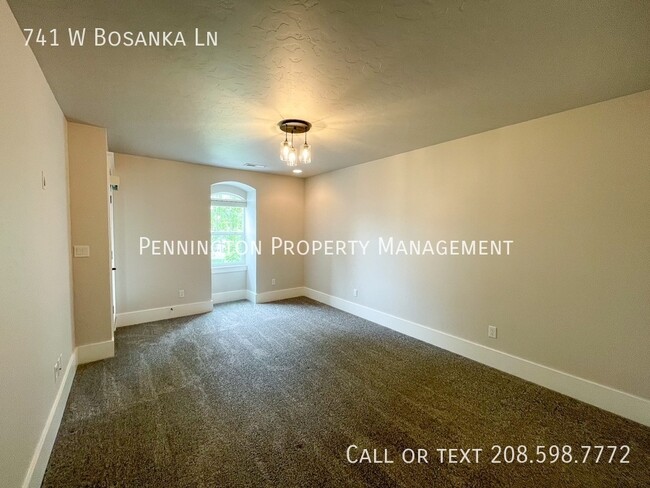 Building Photo - 741 W Bosanka Ln