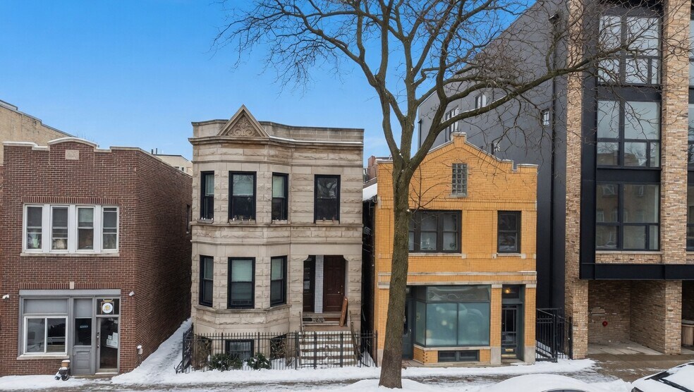 Building Photo - 944 N Damen Ave