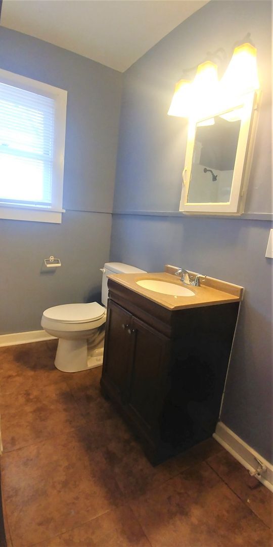 Building Photo - Bryan - 1 bedroom / 1 Bath / Fenced back y...
