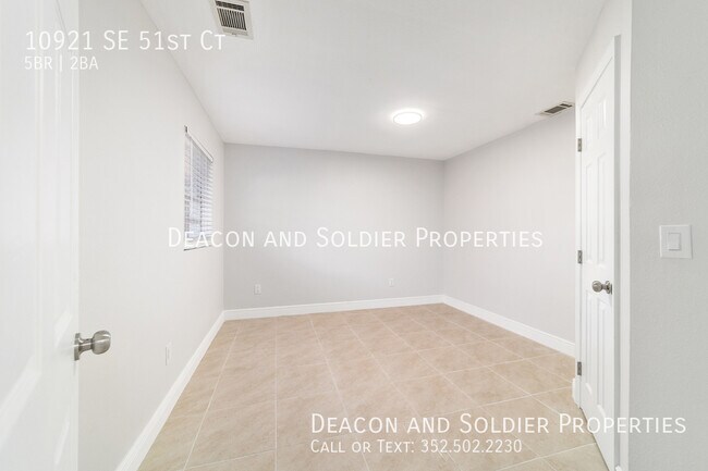 Building Photo - 10921 SE 51st Ct