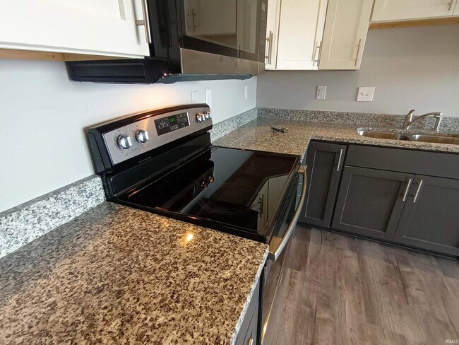 Building Photo - 1231 W Rangeview Cir