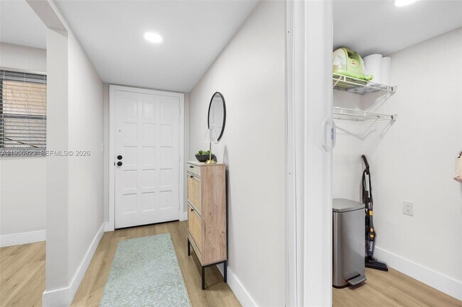 Building Photo - 6100 S Falls Cir Dr