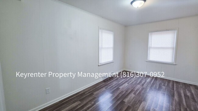 Building Photo - 1512 W College St