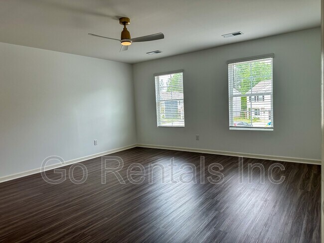 Building Photo - 236 Park View Cir