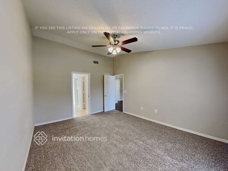 Building Photo - 2655 Green Valley Dr