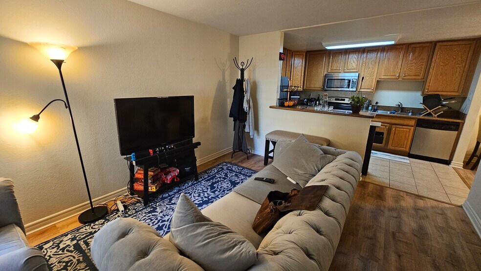 Building Photo - 1737 Bayview Heights Dr