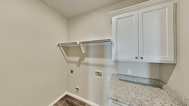 Building Photo - Very Nice 3 Bedroom 2 Bath Home in Yukon S...
