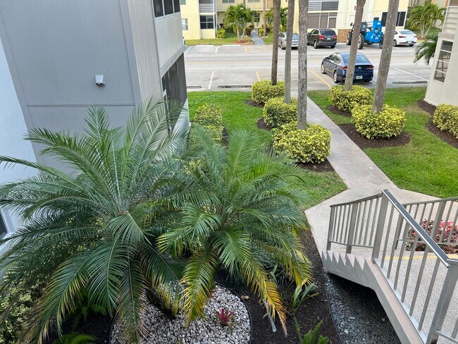 Building Photo - 183 Normandy Ln