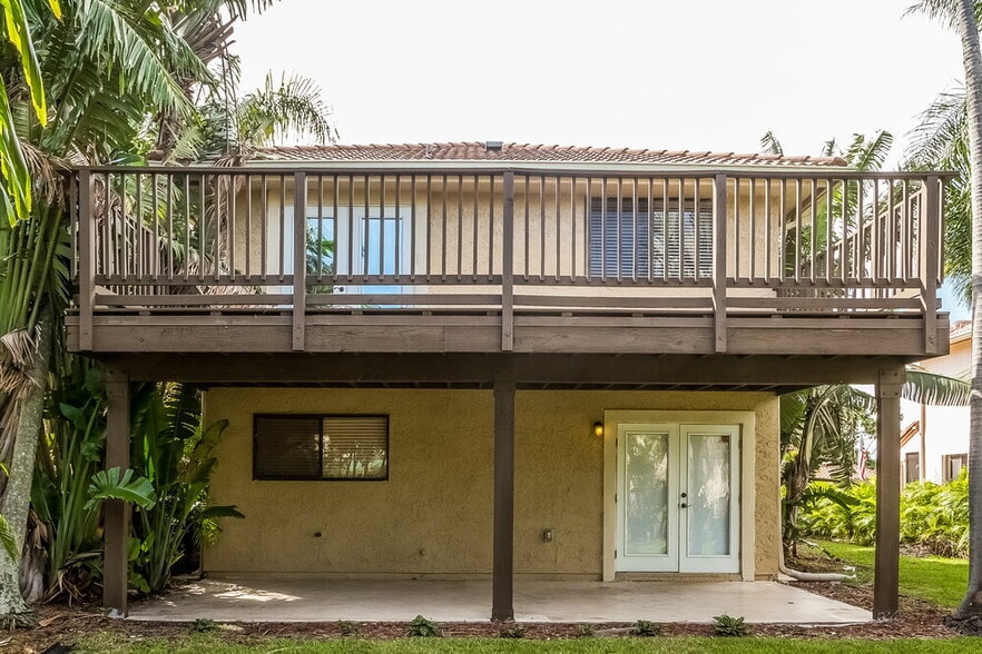 Building Photo - 580 NW 38th Ave