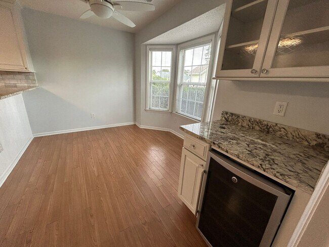 Building Photo - Charming home nestled in Courtney Pines with full fenced backyard!