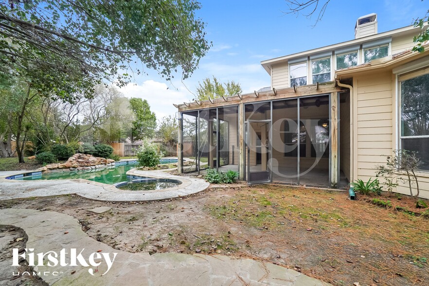 Building Photo - 16042 Belleshire Ln