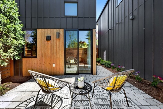 Building Photo - 2bd/1.5ba Seattle Condo