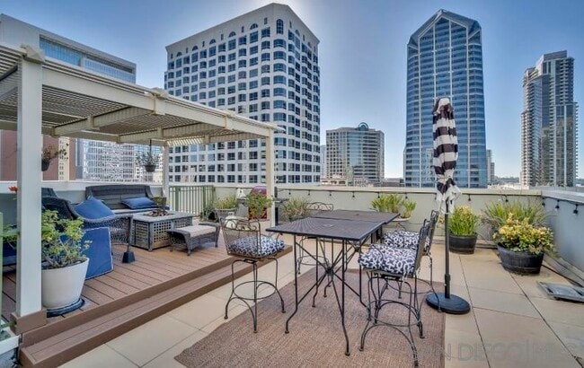 Building Photo - 1240 India St