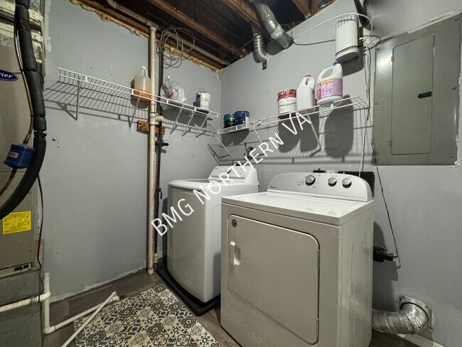 Building Photo - 7343 Rokeby Dr