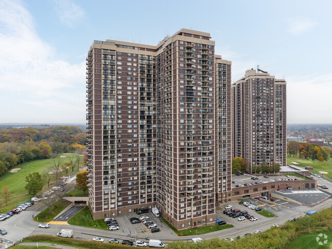 Building Photo - North Shore Towers