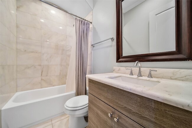 Building Photo - 3002 Mid Ln