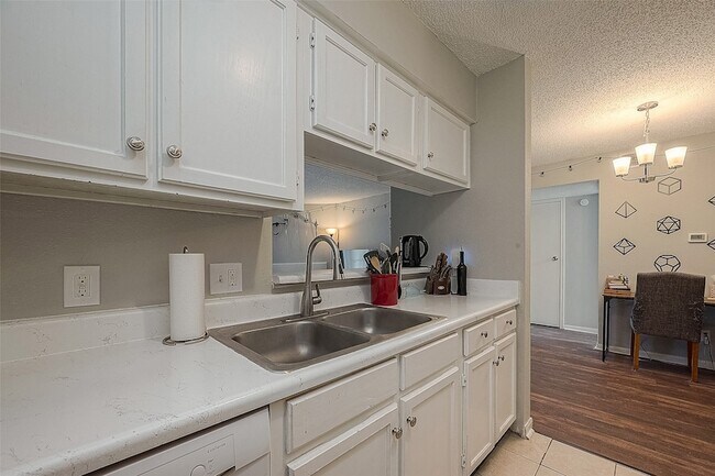 Building Photo - 2120 El Paseo St