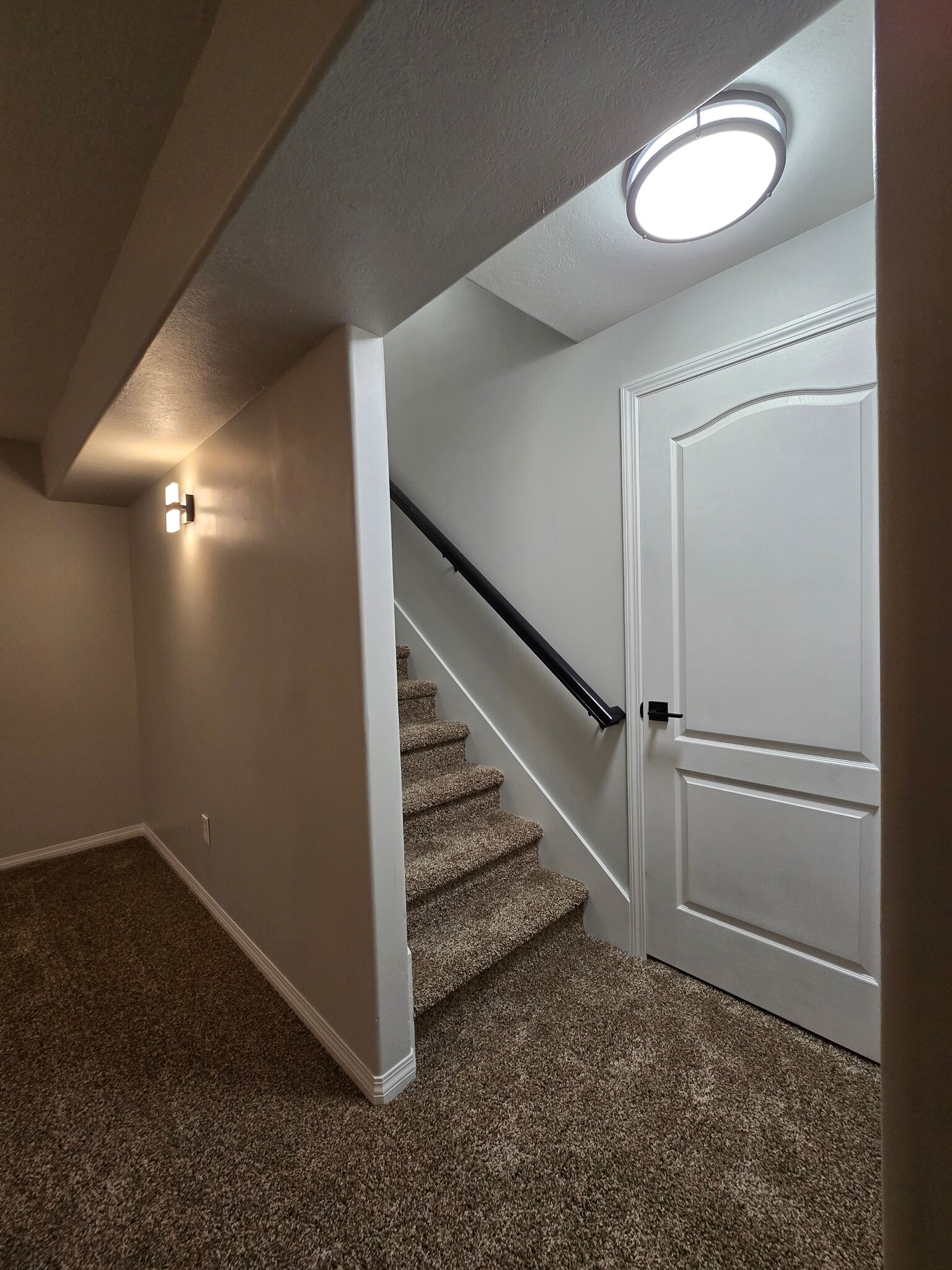 Building Photo - 287 E Rockingham Ct