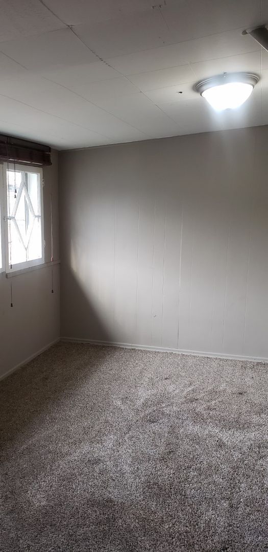 Building Photo - One bedroom, one bath upper unit located i...