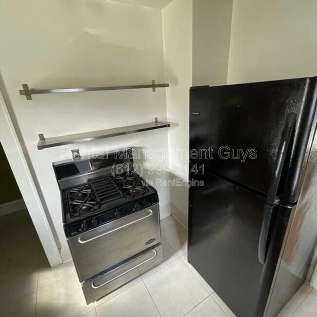 Building Photo - 1801 N Thomas Ave