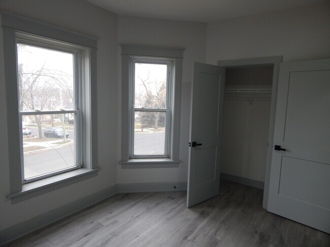 Building Photo - 303 Stone St